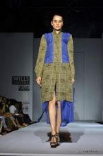 Model walk the ramp for Rishta by Arjun Show at Wills Lifestyle India Fashion Week 2012 day 3 on 8th Oct 2012 (39).JPG